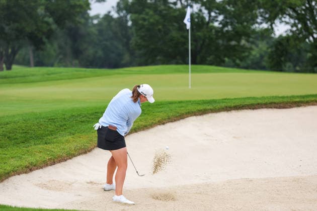 Jennifer Kupcho of the United States plays a bunker shot on the second hole during the first round of the 2026 KPMG Women s PGA, Golf Herren Championship at Hazeltine National Golf Club on June 25, 2026 in Chaska, Minnesota. CSM. Golf 2026: KPMG Women s PGA Championship Round One  - ZUMAc04_ 20260625_zma_c04_017 Copyright: xStevenxGarciax