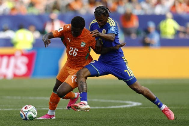 FIFA World Cup, WM, Weltmeisterschaft, Fussball 2026 - Group E - Curacao vs Ivory Coast Christ Inao Oulai of Ivory Coast (L) in action against Juninho Bacuna of Curacao (R) during the FIFA World Cup 2026 group stage match Curacao against Ivory Coast, in Philadelphia, Pennsylvania, USA, 25 June 2026. PHILADELPHIA United States  Copyright: xWILLxOLIVERx