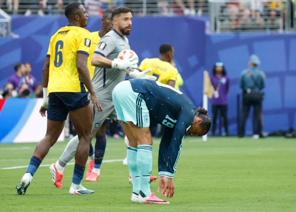 Germany s Leroy Sane (19) reacts after his shot was saved by Ecuador s goalkeeper Hernan Galindez in the second half of their FIFA World Cup, WM, Weltmeisterschaft, Fussball match at New York New Jersey Stadium in East Rutherford, New Jersey, on Thursday, June 25, 2026.  NYP20260625926 JOHNxANGELILLO