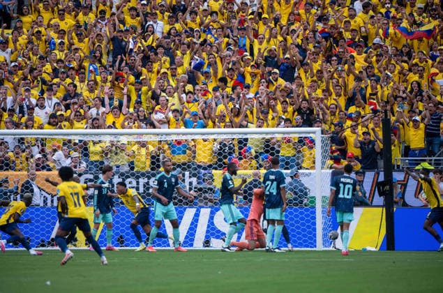 Fußball, Herren, FIFA World Cup, WM, Weltmeisterschaft, Fussball 2026, Spiel in New York New Jersey, Ecuador - Deutschland (Gruppe E, 3. Spieltag), Ecuador jubelt nach Tor zum 2:1 durch Gonzalo Plata (Ecuador), 25.06. 2026, *** Soccer, Men s, 2026 FIFA World Cup, Match in New York, New Jersey, Ecuador vs. Germany, Group E, Matchday 3, Ecuador celebrates after Gonzalo Plata scores to make it 2–1 for Ecuador, June 25, 2026, Copyright: xMatthiasxKochx