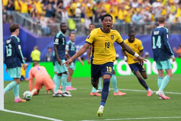 celebrate the goal, Torjubel zum 1:2 Gonzalo Plata (Ecuador, 19), Frust bei Deutschland - New York 25.06.2026: Deutschland vs. Ecuador, MetLife Stadium, World Cup 26 Gruppe E, 3. Spieltag *** Celebrating the goal: Gonzalo Plata scores Ecuador s 1-2 goal, 19; frustration for Germany. New York, June 25, 2026. Germany vs. Ecuador, MetLife Stadium, World Cup Group E, Matchday 3
