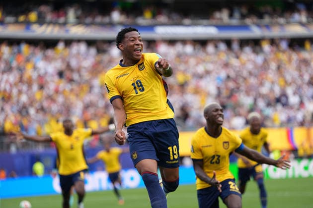 celebrate the goal, Torjubel zum 1:2 Gonzalo Plata (Ecuador, 19), Frust bei Deutschland - New York 25.06.2026: Deutschland vs. Ecuador, MetLife Stadium, World Cup 26 Gruppe E, 3. Spieltag *** Celebrating the goal: Gonzalo Plata scores Ecuador s 1-2 goal, 19; frustration for Germany. New York, June 25, 2026. Germany vs. Ecuador, MetLife Stadium, World Cup Group E, Matchday 3