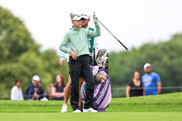 Nelly Korda of the United States selects a club from her bag before playing an approach shot from the third fairway during the first round of the 2026 KPMG Women s PGA, Golf Herren Championship at Hazeltine National Golf Club on June 25, 2026 in Chaska, Minnesota. CSM. Golf 2026: KPMG Women s PGA Championship Round One  - ZUMAc04_ 20260625_zma_c04_054 Copyright: xStevenxGarciax
