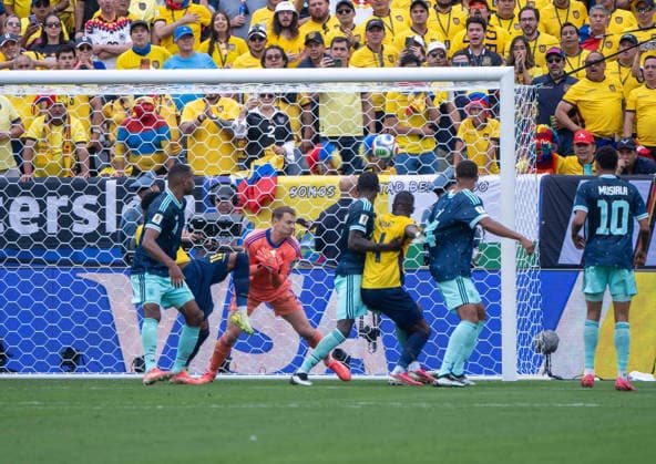 Fußball, Herren, FIFA World Cup, WM, Weltmeisterschaft, Fussball 2026, Spiel in New York New Jersey, Ecuador - Deutschland (Gruppe E, 3. Spieltag), Gonzalo Plata (Ecuador) erzielt das Tor zum 2:1 gegen Jonathan Tah (Deutschland), Torhüter Manuel Neuer (Deutschland), Antonio Rüdiger (Deutschland) und Malick Thiaw (Deutschland), 25.06. 2026, *** Soccer, Men s, 2026 FIFA World Cup, Match in New York, New Jersey, Ecuador vs. Germany, Group E, Matchday 3, Gonzalo Plata of Ecuador scores the goal to make it 2–1 against Jonathan Tah of Germany, goalkeeper Manuel Neuer of Germany, Antonio Rüdiger of Germany, and Malick Thiaw of Germany, June 25, 2026, Copyright: xMatthiasxKochx