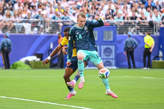 Pervis Estupinan (Ecuador) and Maximilian Beier (Germany) battle for the ball during the FIFA World Cup, WM, Weltmeisterschaft, Fussball 2026 Group E match between Ecuador and Germany at New York New Jersey Stadium on June 25, 2026 in East Rutherford, United States. (Photo by Harry Langer DeFodi Images) - *** Pervis Estupinan of Ecuador and Maximilian Beier of Germany battle for the ball during the 2026 FIFA World Cup Group E match between Ecuador and Germany at New York New Jersey Stadium on June 25, 2026, in East Rutherford, United States. Photo by Harry Langer, DeFodi Images