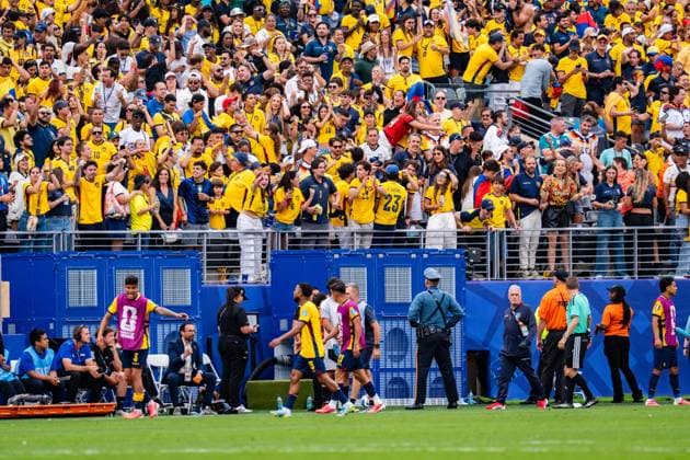 FIFA Fussball Weltmeisterschaft 2026, Gruppe E, Spiel 3, Ecuador vs Deutschand, 25.06.2026, Metlife-Stadion in New Jersey Tor zum 2:1 durch Gonzalo Plata Ecuador Fans feiern auf der Tribüne *** 2026 FIFA World Cup, Group E, Match 3, Ecuador vs. Germany, June 25, 2026, MetLife Stadium in New Jersey. Gonzalo Plata scores the 2-1 goal; Ecuador fans celebrate in the stands. Copyright: xBahhoxKarax