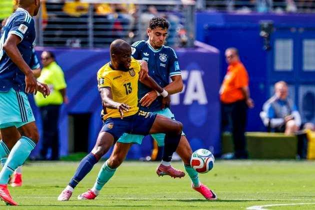 Enner Valencia of Ecuador and Aleksandar Pavlovic of Germany battle for the ball , Group E - FIFA World Cup, WM, Weltmeisterschaft, Fussball 2026, Ecuador v Germany, New York New Jersey Stadium, June 25, 2026, East Rutherford, United States.