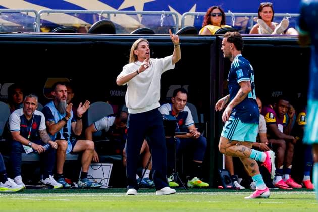 head coach Sebastian Beccacece of Ecuador gestures , Group E - FIFA World Cup, WM, Weltmeisterschaft, Fussball 2026, Ecuador v Germany, New York New Jersey Stadium, June 25, 2026, East Rutherford, United States.