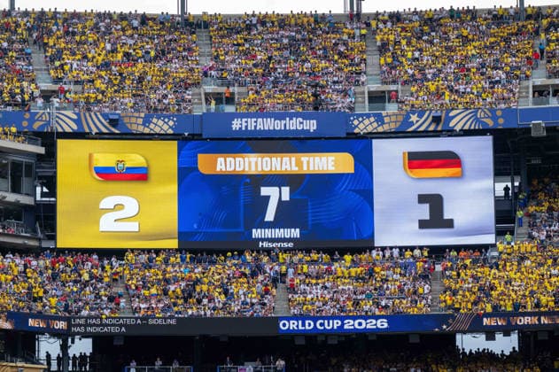 Fußball, Herren, FIFA World Cup, WM, Weltmeisterschaft, Fussball 2026, Spiel in New York New Jersey, Ecuador - Deutschland (Gruppe E, 3. Spieltag), Anzeigetafel mit 2:1-Endstand, 25.06. 2026, *** Soccer, Men s, 2026 FIFA World Cup, Match in New York, New Jersey, Ecuador vs. Germany, Group E, Matchday 3, Scoreboard showing a final score of 2–1, June 25, 2026, Copyright: xMatthiasxKochx