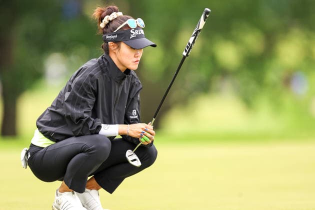 Grace Kim of Australia lines up a putt on the third green during the first round of the 2026 KPMG Women s PGA, Golf Herren Championship at Hazeltine National Golf Club on June 25, 2026 in Chaska, Minnesota. CSM. Chaska USA - ZUMAc04_ 20260625_zma_c04_145 Copyright: xStevenxGarciax
