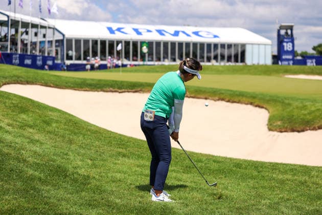 Brianna Do of the United States plays an approach shot from the rough on the ninth hole during the first round of the 2026 KPMG Women s PGA, Golf Herren Championship at Hazeltine National Golf Club on June 25, 2026 in Chaska, Minnesota. CSM. Chaska USA - ZUMAc04_ 20260625_zma_c04_151 Copyright: xStevenxGarciax