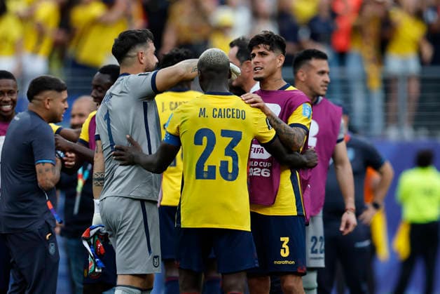 25.06.2026, Fussball, Herren, FIFA Weltmeisterschaft 2026, Vorrunde, Gruppe E, New York, Ecuador - Deutschland, Moises Caicedo (Ecuador), Hernan Galindez (Ecuador), Piero Hincapie (Ecuador) New York MetLife Stadium New York Vereinigte Staaten von Amerika (US) *** June 25, 2026, Soccer, Men s, 2026 FIFA World Cup, Group Stage, Group E, New York, Ecuador vs. Germany, Moises Caicedo (Ecuador), Hernan Galindez (Ecuador), Piero Hincapie (Ecuador), MetLife Stadium, New York, United States of America, US Copyright: xSebastianxBachx