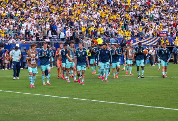 Fußball, Herren, FIFA World Cup, WM, Weltmeisterschaft, Fussball 2026, Spiel in New York New Jersey, Ecuador - Deutschland (Gruppe E, 3. Spieltag), v. l. Joshua Kimmich (Deutschland), Maximilian Beier (Deutschland), Kai Havertz (Deutschland), David Raum (Deutschland), Nadiem Amiri (Deutschland), Pascal Groß (Deutschland), Antonio Rüdiger (Deutschland), Angelo Stiller (Deutschland), Enttäuschung nach Abpfiff, 25.06. 2026, *** Soccer, Men s, 2026 FIFA World Cup, Match in New York and New Jersey, Ecuador vs. Germany, Group E, Matchday 3, from left: Joshua Kimmich (Germany), Maximilian Beier (Germany), Kai Havertz (Germany), David Raum (Germany), Nadiem Amiri (Germany), Pascal Groß (Germany), Antonio Rüdiger (Germany), Angelo Stiller (Germany), Disappointment after the final whistle, June 25, 2026, Copyright: xMatthiasxKochx