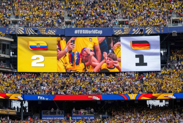 Fußball, Herren, FIFA World Cup, WM, Weltmeisterschaft, Fussball 2026, Spiel in New York New Jersey, Ecuador - Deutschland (Gruppe E, 3. Spieltag), Anzeigetafel mit 2:1-Endstand, 25.06. 2026, *** Soccer, Men s, 2026 FIFA World Cup, Match in New York, New Jersey, Ecuador vs. Germany, Group E, Matchday 3, Scoreboard showing a final score of 2–1, June 25, 2026, Copyright: xMatthiasxKochx