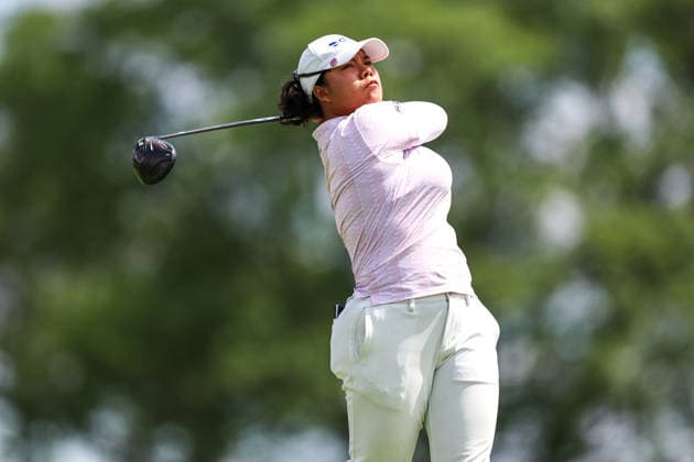 Arpichaya Yubol of Thailand hits her tee shot on the third tee during the first round of the 2026 KPMG Women s PGA, Golf Herren Championship at Hazeltine National Golf Club on June 25, 2026 in Chaska, Minnesota. CSM. Chaska USA - ZUMAc04_ 20260625_zma_c04_178 Copyright: xStevenxGarciax