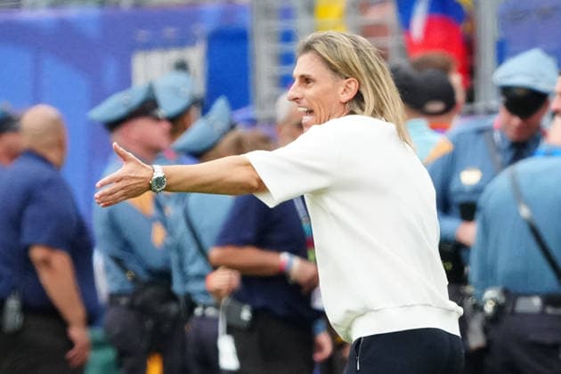 Trainer Coach Sebastian Beccacece (Ecuador) regt sich auf - New York 25.06.2026: Deutschland vs. Ecuador, MetLife Stadium, World Cup 26 Gruppe E, 3. Spieltag *** Coach Sebastian Beccacece of Ecuador is upset New York, June 25, 2026 Germany vs. Ecuador, MetLife Stadium, World Cup 26, Group E, Matchday 3