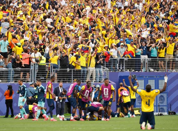 Ecuador players celebrate after defeating Germany 2-1 in a FIFA World Cup, WM, Weltmeisterschaft, Fussball match at New York New Jersey Stadium in East Rutherford, New Jersey, on Thursday, June 25, 2026. With the win Ecuador advances to the next round of competition.  NYP202606259238 JOHNxANGELILLO