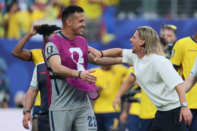Ecuador v Germany: Group E - FIFA World Cup, WM, Weltmeisterschaft, Fussball 2026 Gonzalo Valle, goalkeeper of Ecuador and Sebastian Beccacece, Head Coach of Ecuador celebrate after winning the FIFA World Cup 2026 Group E match between Ecuador and Germany at New York New Jersey Stadium on June 25, 2026 in East Rutherford, United States. East Rutherford New York New Jersey Stadium NJ United States Copyright: xAllstarxPicturexLibraryxLtdx