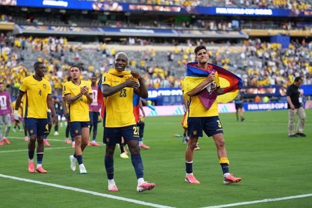 Siegesjubel mit Ehrenrunde Ecuador Moises Caicedo (Ecuador, 23), Piero Hincapie (Ecuador, 3) - New York 25.06.2026: Deutschland vs. Ecuador, MetLife Stadium, World Cup 26 Gruppe E, 3. Spieltag *** Victory celebrations with a lap of honor: Moises Caicedo (Ecuador), 23, and Piero Hincapie (Ecuador), 3. New York, June 25, 2026. Germany vs. Ecuador, MetLife Stadium, World Cup Group E, Matchday 3