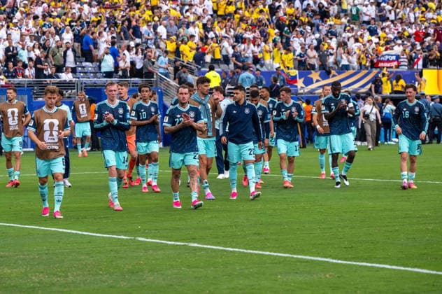 Fußball, Herren, FIFA World Cup, WM, Weltmeisterschaft, Fussball 2026, Spiel in New York New Jersey, Ecuador - Deutschland (Gruppe E, 3. Spieltag), v. l. Joshua Kimmich (Deutschland), Maximilian Beier (Deutschland), Kai Havertz (Deutschland), David Raum (Deutschland), Nadiem Amiri (Deutschland), Pascal Groß (Deutschland), Antonio Rüdiger (Deutschland), Angelo Stiller (Deutschland), Enttäuschung nach Abpfiff, 25.06. 2026, *** Soccer, Men s, 2026 FIFA World Cup, Match in New York and New Jersey, Ecuador vs. Germany, Group E, Matchday 3, from left: Joshua Kimmich (Germany), Maximilian Beier (Germany), Kai Havertz (Germany), David Raum (Germany), Nadiem Amiri (Germany), Pascal Groß (Germany), Antonio Rüdiger (Germany), Angelo Stiller (Germany), Disappointment after the final whistle, June 25, 2026, Copyright: xMatthiasxKochx