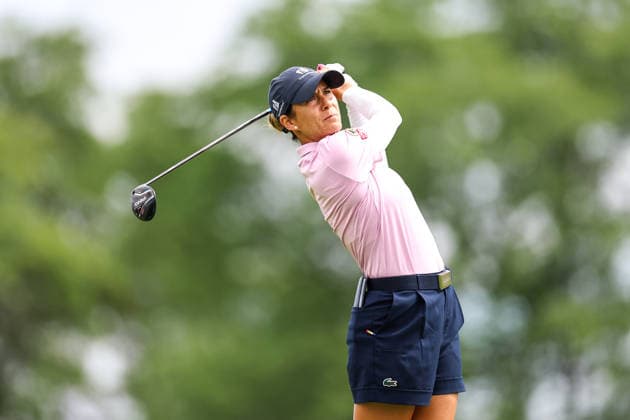 Azahara Munoz of Spain hits her tee shot on the third tee during the first round of the 2026 KPMG Women s PGA, Golf Herren Championship at Hazeltine National Golf Club on June 25, 2026 in Chaska, Minnesota. CSM. Chaska USA - ZUMAc04_ 20260625_zma_c04_195 Copyright: xStevenxGarciax