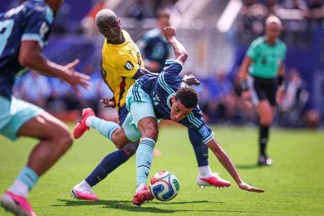 2026 World Cup - Ecuador vs. Germany EAST RUTHERFORD, NEW JERSEY - JUNE 25: Jamal Musiala ( 10) of Germany is challenged by MoisÃ s Caicedo ( 23) of Ecuador during the FIFA World Cup, WM, Weltmeisterschaft, Fussball 2026 Group E match between Ecuador and Germany at New York New Jersey Stadium on June 25, 2026. photo by Ayman Aref JNA Press NEW JERSEY United States of America Copyright: x xAymanxArefxMohamedxSaadxElxDinx xJNAxPressx