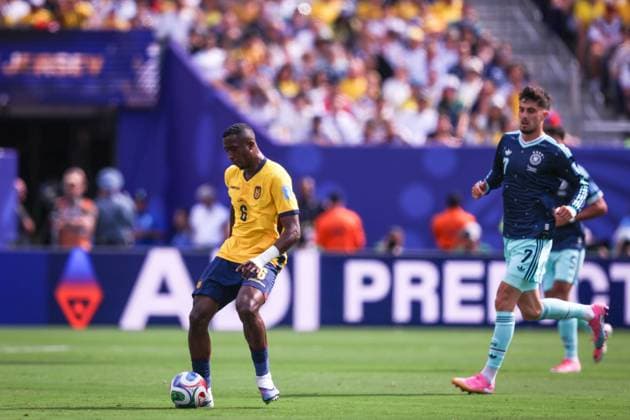 2026 World Cup - Ecuador vs. Germany EAST RUTHERFORD, NEW JERSEY - JUNE 25: Willian Pacho ( 6) of Ecuador controls the ball during the FIFA World Cup, WM, Weltmeisterschaft, Fussball 2026 Group E match between Ecuador and Germany at New York New Jersey Stadium on June 25, 2026. photo by Ayman Aref JNA Press NEW JERSEY United States of America Copyright: x xAymanxArefxMohamedxSaadxElxDinx xJNAxPressx