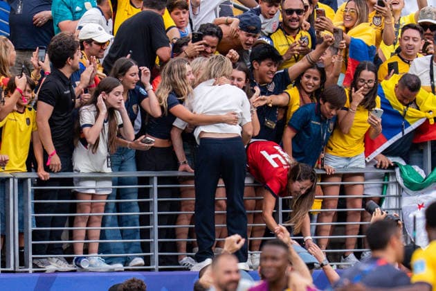 FIFA Fussball Weltmeisterschaft 2026, Gruppe E, Spiel 3, Ecuador vs Deutschand, 25.06.2026, Metlife-Stadion in New Jersey Ecuador Trainer Sebastian Beccacece jubelt mit den Fans feiert *** 2026 FIFA World Cup, Group E, Match 3, Ecuador vs. Germany, June 25, 2026, MetLife Stadium in New Jersey. Ecuador coach Sebastián Beccacece cheers with the fans. Copyright: xBahhoxKarax
