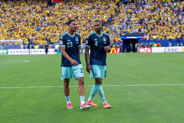 Fußball, Herren, FIFA World Cup, WM, Weltmeisterschaft, Fussball 2026, Spiel in New York New Jersey, Ecuador - Deutschland (Gruppe E, 3. Spieltag), v. l. Felix Nmecha (Deutschland), Jonathan Tah (Deutschland), Enttäuschung nach Abpfiff, 25.06. 2026, *** Soccer, Men s, 2026 FIFA World Cup, Match in New York, New Jersey, Ecuador vs. Germany, Group E, Matchday 3, from left: Felix Nmecha (Germany), Jonathan Tah (Germany), Disappointment after the final whistle, June 25, 2026, Copyright: xMatthiasxKochx