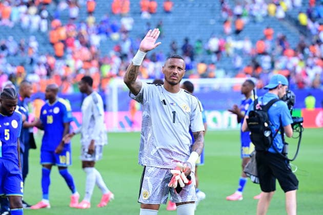 Curacao v Ivory Coast - FIFA World Cup, WM, Weltmeisterschaft, Fussball 2026 - Group E PHILADELPHIA, USA - JUNE 25: Eloy Room of Curacao greets the fans after the 2026 FIFA World Cup First Stage Group E match between Curacao and Ivory Coast at Lincoln Financial Field (Philadelphia Stadium) in Philadelphia, Pennsylvania, United States on June 25, 2026. Abdulhamid Hosbas Anadolu Pennsylvania United States. Editorial use only. Please get in touch for any other usage.  Copyright: x2026xAnadoluxAbdulhamidxHosbasx