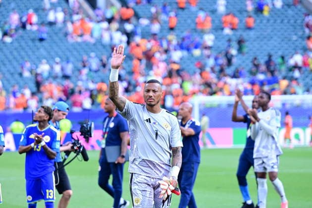 Curacao v Ivory Coast - FIFA World Cup, WM, Weltmeisterschaft, Fussball 2026 - Group E PHILADELPHIA, USA - JUNE 25: Eloy Room of Curacao greets the fans after the 2026 FIFA World Cup First Stage Group E match between Curacao and Ivory Coast at Lincoln Financial Field (Philadelphia Stadium) in Philadelphia, Pennsylvania, United States on June 25, 2026. Abdulhamid Hosbas Anadolu Pennsylvania United States. Editorial use only. Please get in touch for any other usage.  Copyright: x2026xAnadoluxAbdulhamidxHosbasx