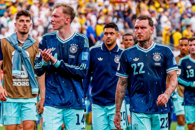 Maximilian Beier of Germany and David Raum of Germany and team of Germany looks dejected after the final whistle , Group E - FIFA World Cup, WM, Weltmeisterschaft, Fussball 2026, Ecuador v Germany, New York New Jersey Stadium, June 25, 2026, East Rutherford, United States.