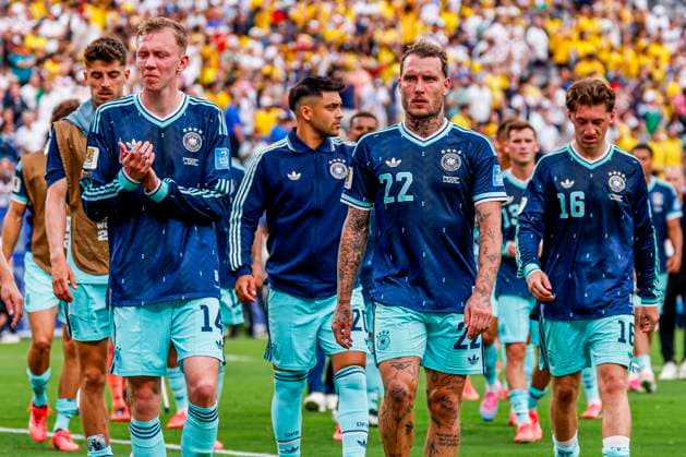 Maximilian Beier of Germany and David Raum of Germany and team of Germany looks dejected after the final whistle , Group E - FIFA World Cup, WM, Weltmeisterschaft, Fussball 2026, Ecuador v Germany, New York New Jersey Stadium, June 25, 2026, East Rutherford, United States.