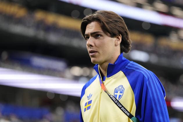 Japan v Sweden - FIFA World Cup, WM, Weltmeisterschaft, Fussball 2026 - Group F ARLINGTON, USA - JUNE 25: Jacob Widell Zetterstrom of Sweden takes the pitch prior the 2026 FIFA World Cup First Stage Group F match between Japan and Sweden at Dallas Stadium in Arlington, Texas, United States on June 25, 2026. Jose Hernandez Anadolu Texas United States. Editorial use only. Please get in touch for any other usage.  Copyright: x2026xAnadoluxJosexHernandezx