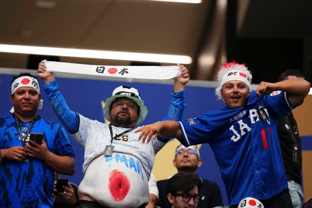 Japan v Sweden: Group F - FIFA World Cup, WM, Weltmeisterschaft, Fussball 2026 Supporters of Japan pose for the photo during the FIFA World Cup 2026 Group F match between Japan and Sweden at Dallas Stadium on June 25, 2026 in Dallas, United States. Arlington TX United States  Copyright: xJosexBretonx originalFilename:bretonhernandez-japanvsw260625_npeyv.jpg