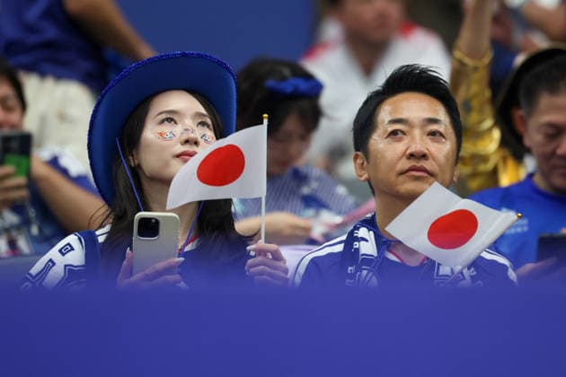 ARLINGTON, TX - JUNE 25: Japan fans waive their country™s flag ahead of the FIFA World Cup, WM, Weltmeisterschaft, Fussball 2026 Group F match between Japan and Sweden on June 25, 2026, at Dallas Stadium in Dallas, Texas. (Photo by David Buono Icon Sportswire) SOCCER: JUN 25 FIFA World Cup 26 Group F - Japan vs Sweden EDITORIAL USE ONLY Icon260623005
