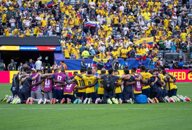 Fußball, Herren, FIFA World Cup, WM, Weltmeisterschaft, Fussball 2026, Spiel in New York New Jersey, Ecuador - Deutschland (Gruppe E, 3. Spieltag), Ecuador jubelt nach Abpfiff auf den Knien, 25.06. 2026, *** Soccer, Men s, 2026 FIFA World Cup, Match in New York, New Jersey, Ecuador vs. Germany, Group E, Matchday 3, Ecuador celebrates on their knees after the final whistle, June 25, 2026, Copyright: xMatthiasxKochx