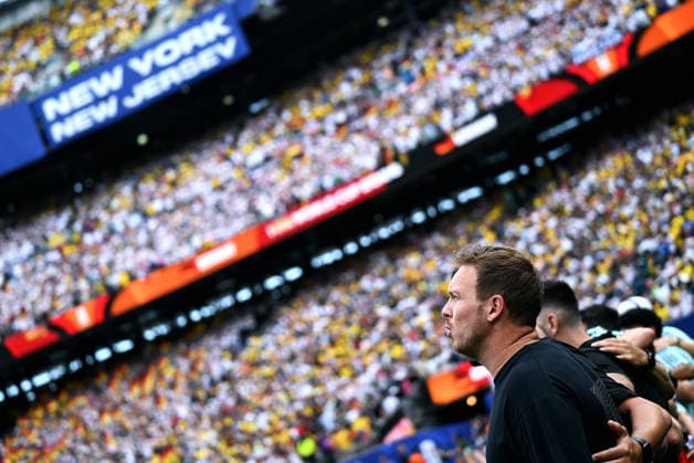 Fussball, Länderspiel, Herren, FIFA World Cup, WM, Weltmeisterschaft, Fussball 2026, Fussball-Weltmeisterschaft, USA, Gruppe E, MetLife Stadium New Jersey: Ecuador - Deutschland 2:1; Bundestrainer Julian Nagelsmann (GER) bei der Nationalhymne. *** Soccer, International Match, Men s, 2026 FIFA World Cup, Soccer World Cup, USA, Group E, MetLife Stadium, New Jersey, Ecuador vs. Germany 2–1, German National Team Coach Julian Nagelsmann (GER) during the national anthem