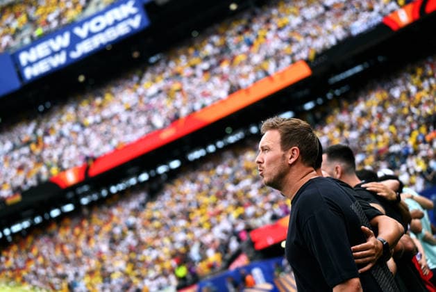 Fussball, Länderspiel, Herren, FIFA World Cup, WM, Weltmeisterschaft, Fussball 2026, Fussball-Weltmeisterschaft, USA, Gruppe E, MetLife Stadium New Jersey: Ecuador - Deutschland 2:1; Bundestrainer Julian Nagelsmann (GER) bei der Nationalhymne. *** Soccer, International Match, Men s, 2026 FIFA World Cup, Soccer World Cup, USA, Group E, MetLife Stadium, New Jersey, Ecuador vs. Germany 2–1, German National Team Coach Julian Nagelsmann (GER) during the national anthem
