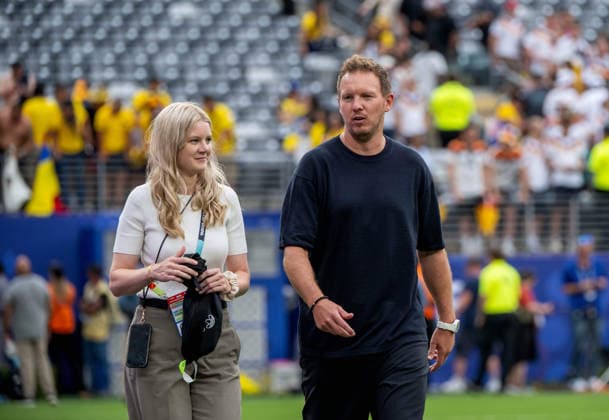 Fußball, Herren, FIFA World Cup, WM, Weltmeisterschaft, Fussball 2026, Spiel in New York New Jersey, Ecuador - Deutschland (Gruppe E, 3. Spieltag), v. l. Pressesprecherin Franziska Wülle (DFB), Trainer Julian Nagelsmann (Deutschland), 25.06. 2026, *** Soccer, Men s, 2026 FIFA World Cup, Match in New York, New Jersey, Ecuador vs. Germany, Group E, Matchday 3, from left: DFB Press Officer Franziska Wülle, Germany Coach Julian Nagelsmann, June 25, 2026, Copyright: xMatthiasxKochx