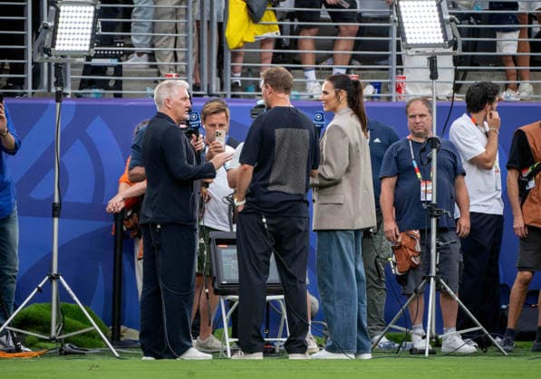 Fußball, Herren, FIFA World Cup, WM, Weltmeisterschaft, Fussball 2026, Spiel in New York New Jersey, Ecuador - Deutschland (Gruppe E, 3. Spieltag), v. l. TV-Experte Bastian Schweinsteiger (ARD), Trainer Julian Nagelsmann (Deutschland), Moderatorin Esther Sedlaczek (ARD), 25.06. 2026, *** Soccer, Men s, 2026 FIFA World Cup, Match in New York and New Jersey, Ecuador vs. Germany, Group E, Matchday 3, featuring TV analyst Bastian Schweinsteiger (ARD), Germany coach Julian Nagelsmann, and host Esther Sedlaczek (ARD), June 25, 2026, Copyright: xMatthiasxKochx