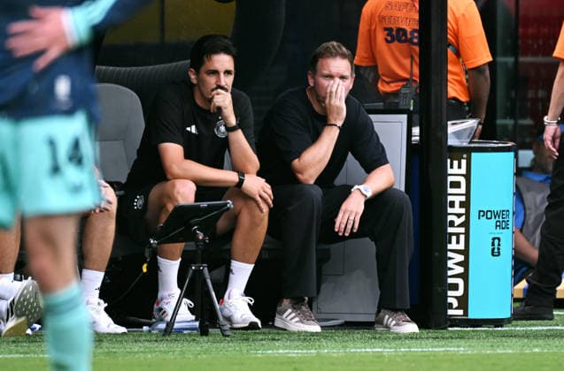 Fussball, Länderspiel, Herren, FIFA World Cup, WM, Weltmeisterschaft, Fussball 2026, Fussball-Weltmeisterschaft, USA, Gruppe E, MetLife Stadium New Jersey: Ecuador - Deutschland 2:1; Bundestrainer Julian Nagelsmann (GER), Co-Trainer Benjamin Hübner (GER). Enttäuschung, Frust, Aktion. *** Soccer, International Match, Men s, 2026 FIFA World Cup, Soccer World Cup, USA, Group E, MetLife Stadium, New Jersey, Ecuador vs. Germany 2–1, German National Team Coach Julian Nagelsmann (GER), Assistant Coach Benjamin Hübner (GER), Disappointment, Frustration, Action