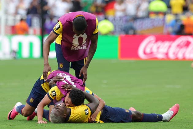 Players of Ecuador celebrate at the end of a Group E match in the 2026 FIFA World Cup, WM, Weltmeisterschaft, Fussball between Ecuador and Germany at MetLife stadium in New Jersey, United States, 25 June 2026. FIFA World Cup 2026 - Group E - Ecuador vs Germany !ACHTUNG: NUR REDAKTIONELLE NUTZUNG!  Copyright: xSebastiaoxMoreirax GR5009 20260625-55020711895_1