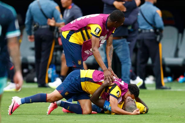 New Jersey, USA, 25th June 2026. Moises Caicedo of Ecuador lays on the floor celebrating with team mates after the Ecuador vs Germany FIFA World Cup, WM, Weltmeisterschaft, Fussball match at Metlife Stadium, New Jersey. Picture credit should read: Paul Terry Sportimage EDITORIAL USE ONLY. No use with unauthorised audio, video, data, fixture lists, club league logos or live services. Online in-match use limited to 120 images, no video emulation. No use in betting, games or single club league player publications. SPI_071_PT_Ecuador_Germany SPI-4841-0071