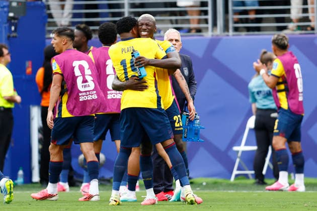 New Jersey, USA, 25th June 2026. Gonzalo Plata (L) of Ecuador celebrates with Moises Caicedo of Ecuador after scoring to make it 2-1 during the Ecuador vs Germany FIFA World Cup, WM, Weltmeisterschaft, Fussball match at Metlife Stadium, New Jersey. Picture credit should read: Paul Terry Sportimage EDITORIAL USE ONLY. No use with unauthorised audio, video, data, fixture lists, club league logos or live services. Online in-match use limited to 120 images, no video emulation. No use in betting, games or single club league player publications. SPI_077_PT_Ecuador_Germany SPI-4841-0077