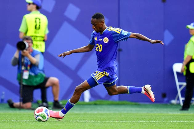 June 25, 2026: Curacao Defender Joshua Brenet (20) kicks the ball during the second half of a World Cup Match against Ivory Coast at Philadelphia Stadium in Philadelphia, Pennsylvania. CSM Philadelphia United States of America - ZUMAc04_ 20260625_zma_c04_219 Copyright: xKylexRoddenx