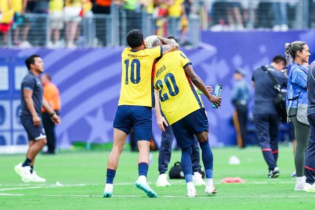 RECORD DATE NOT STATED FIFA World Cup, WM, Weltmeisterschaft, Fussball 2026 - Group E - Ecuador v Germany Kendry Paez and Nilson Angulo players of Ecuador celebrate qualifying for the knockout stage after defeating Germany 2-1 in the third round of Group E of the 2026 FIFA World Cup group stage at New York New Jersey Stadium, in East Rutherford, United States, on Thursday, June 25, 2026.(Foto: William Volcov Brazil Photo Press IMAGO) Sports East Rutherford NJ United States of America Copyright: xWILLIAMxVOLCOVx