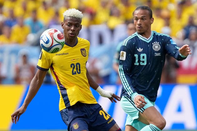Nilson Angulo (L) of Ecuador vies for the ball with Leroy Sane of Germany during a 2026 FIFA World Cup, WM, Weltmeisterschaft, Fussball Group E match between Ecuador and Germany at MetLife Stadium in New Jersey, USA 25 June 2026. FIFA World Cup 2026: Ecuador vs. Germany !ACHTUNG: NUR REDAKTIONELLE NUTZUNG!  Copyright: xOctavioxGuzmánx AME4454 20260625-55020711962_1
