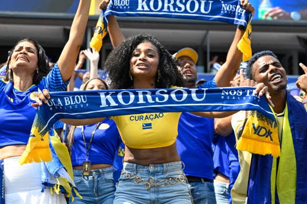 PHILADELPHIA, PA - JUNE 25: Curacao fans are shown during the FIFA World Cup, WM, Weltmeisterschaft, Fussball 2026 Group E match between Curacao and Cote d™Ivoire on June 25th, 2026 at Philadelphia Stadium in Philadelphia, PA.(Photo by Terence Lewis Icon Sportswire) SOCCER: JUN 25 FIFA World Cup 26 Group E - Curacao vs Cote d Ivoire EDITORIAL USE ONLY Icon260625001