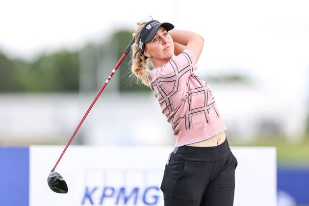Olivia Cowan of Germany hits her tee shot on the ninth tee during the first round of the 2026 KPMG Women s PGA, Golf Herren Championship at Hazeltine National Golf Club on June 25, 2026 in Chaska, Minnesota. CSM. Chaska USA - ZUMAc04_ 20260625_zma_c04_251 Copyright: xStevenxGarciax